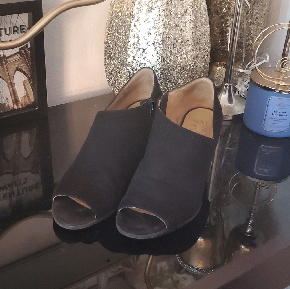 💕 Naturalizer 💕 Black Peep-Toe Mules Size 8.5